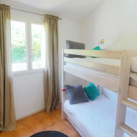 Holiday Village Marin-1 *